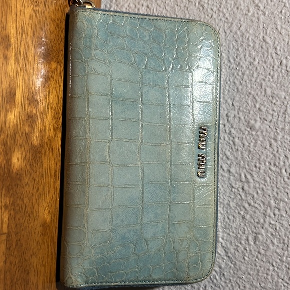 💞🥰🌴BRAND AUTHENTIC IS HERE!!! 🥵 BAGS AND WALLETS ARE $3 START ONLY! - Picture 13 of 14